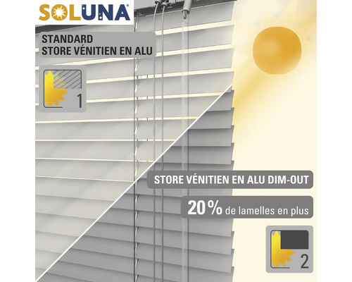 Logo Soluna, comparaison entre store vénitien standard en aluminium et store vénitien occultant en aluminium.