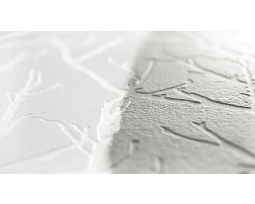 Gros plan d''un papier peint structuré blanc avec un motif de feuilles.