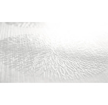 Gros plan d''un set de table avec un motif floral