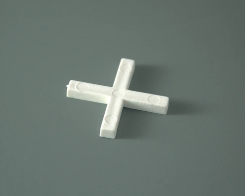 Fliesenkreuz zur Verfugung