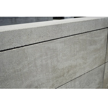 Vue détaillée d'un mur en béton gris