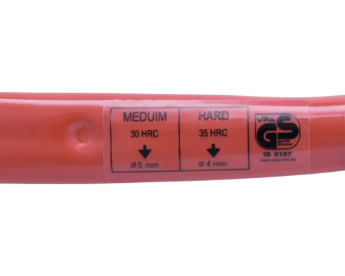 Aufkleber auf einem Hammerstiel mit Informationen zur Härte und VPA Gepruefte Sicherheit Siegel.