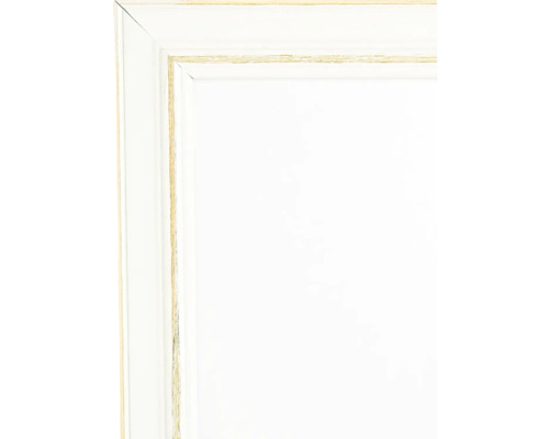 Detail einer weißen Holzrahmenfront