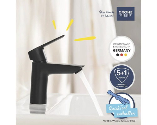 Schwarzer Wasserhahn von Grohe auf einem Waschbecken mit den Logos Designed and Engineered in Germany, Grohe, 5+1 Jahre erweiterte Garantie und Quicktool enthalten
