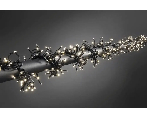 Guirlande lumineuse avec LED blanc chaud enroulée autour d''un tube.