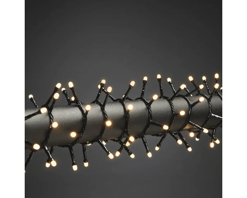 Guirlande lumineuse à LED blanc chaud enroulée.