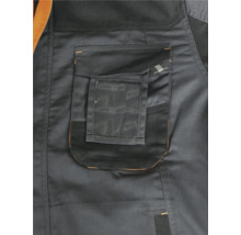 Détail d'un pantalon de travail avec poche et compartiment transparent