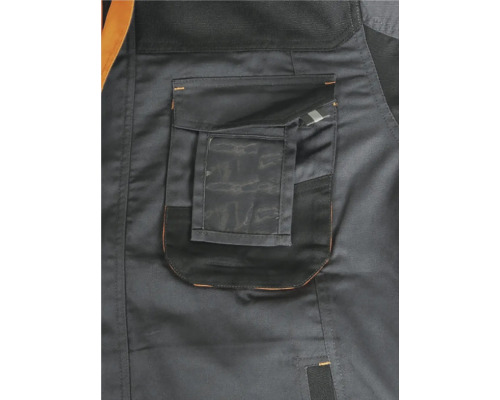 Détail d'un pantalon de travail avec poche et compartiment transparent