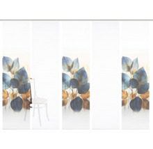 Schiebegardinen mit Pflanzenmotiv und Stuhl