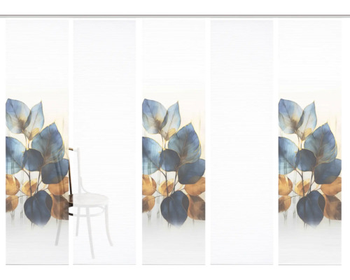 Schiebegardinen mit Pflanzenmotiv und Stuhl