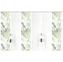 Schiebegardine mit Pflanzenmuster und Stuhl