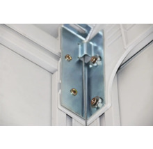 Vue détaillée d'une connexion d'angle avec vis et équerre métallique