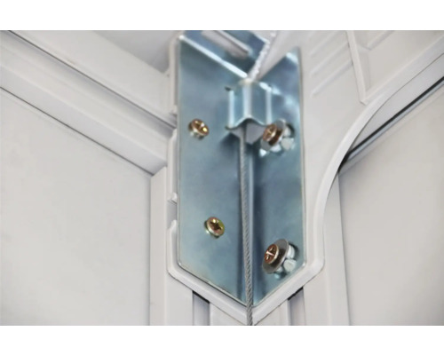 Vue détaillée d'une connexion d'angle avec vis et équerre métallique