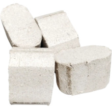 Bûches de bois compressé empilées