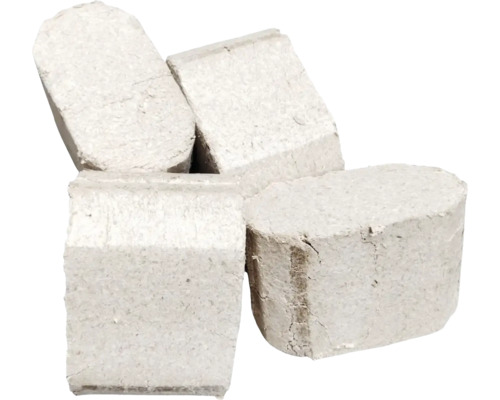 Bûches de bois compressé empilées