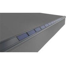 Markise mit Solarpanelen