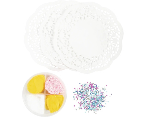 Dekosets mit Papierservietten, Modellierton und Streudekoration