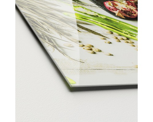 Acrylglasbild mit einer Nahaufnahme von Spargel und Granatapfel