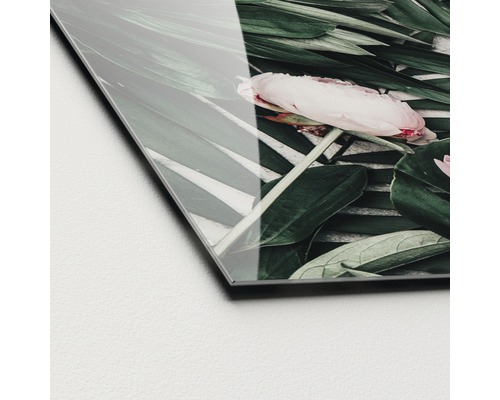 Gros plan d''une plaque en verre acrylique avec motif floral