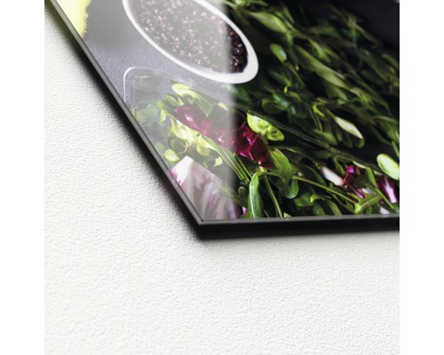 Gros plan d''une plaque en verre acrylique avec un motif de salade