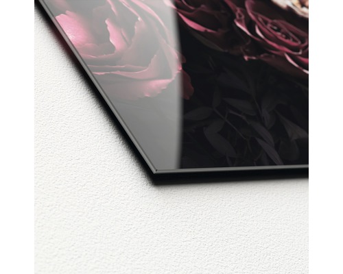 Detailansicht einer Glasplatte mit Rosenmotiv