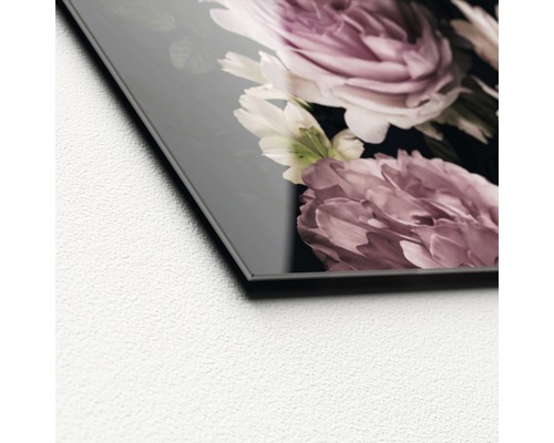 Nahaufnahme eines Glasbildes mit Blumenmotiv