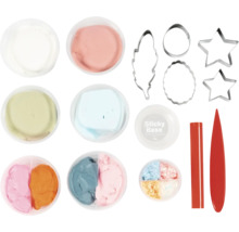 Knete-Set mit Modellierwerkzeugen und Förmchen