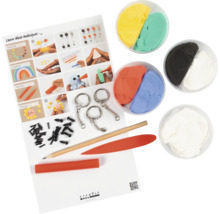 Bastelset mit Modelliermasse, Werkzeugen und Anleitung