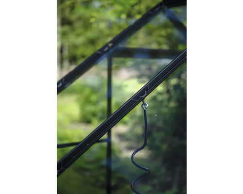 Detailansicht eines Gewächshauses mit Rahmen und Aufhängung