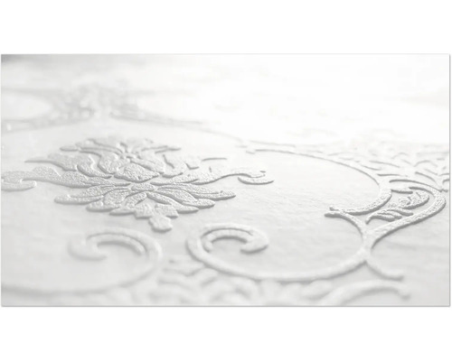 Nahaufnahme eines weißen Tapetenmusters mit floralen Motiven