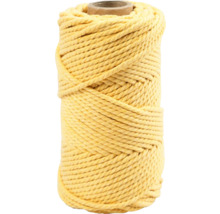 Gelbe Baumwollschnur auf einer Spule