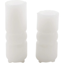 Zwei weisse Vasen aus Kunststoff