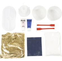 Komplettes Set mit Formen, Farben, Blattgold, Schleifpapier, Gips und Werkzeugen für kreative Projekte