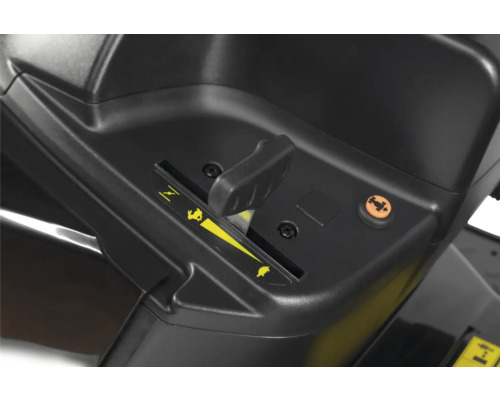 Vue détaillée du levier de réglage de la hauteur de coupe sur une tondeuse à gazon