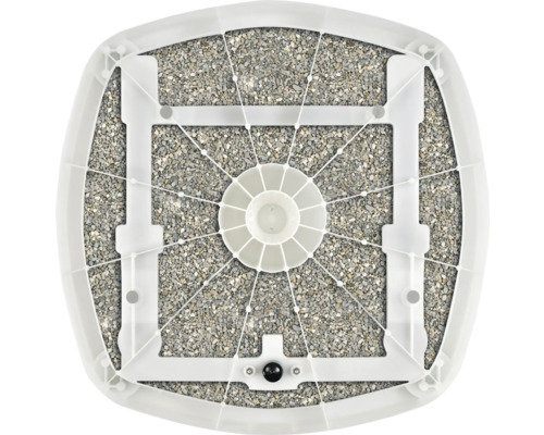 Vue du dessous d'une litière pour chat avec litière pour chat