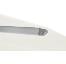 Vue détaillée d'un parasol avec une tige grise