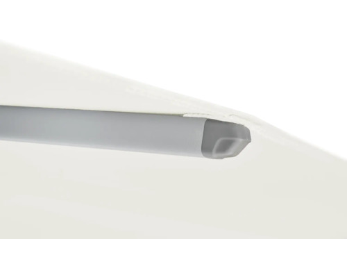 Vue détaillée d'un parasol avec une tige grise