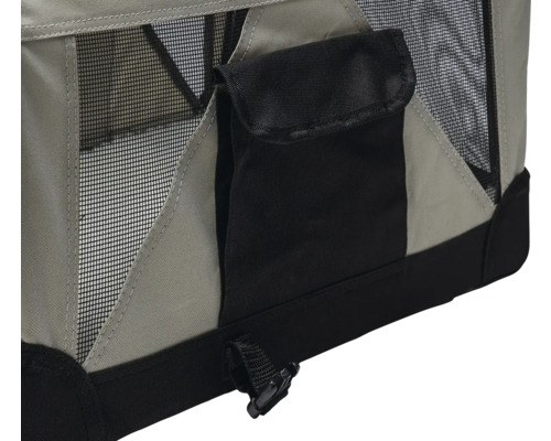 Détail d'une caisse de transport pour chien avec poche et fenêtre en maille