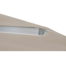 Vue détaillée d'un parasol avec baleines