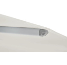 Gros plan d'un parasol avec des baleines robustes