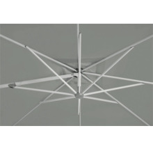 Vue de dessous d'un parasol avec cadre