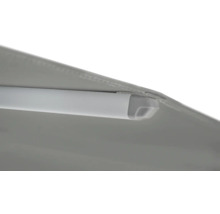 Gros plan d'un parasol avec structure