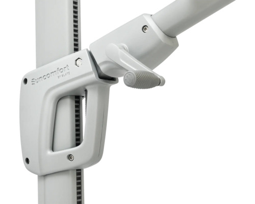 Gros plan du mécanisme de manivelle Suncomfort by Glatz pour faire fonctionner un parasol.