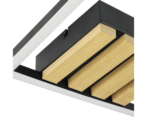 Plafonnier avec détails en bois