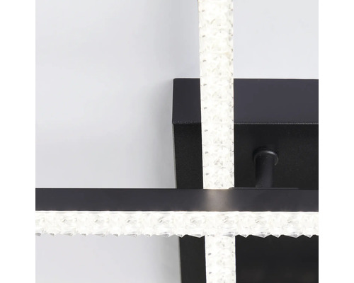 Gros plan d'une applique murale LED noire et moderne avec des éléments en forme de cristaux