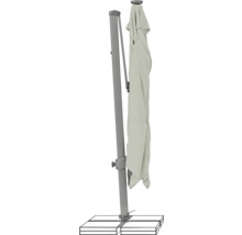 Parasol déporté fermé sur pied de parasol