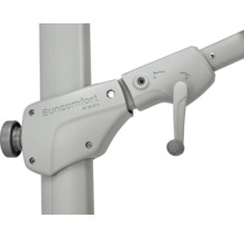 Gros plan du parasol Suncomfort by Glatz avec mécanisme à manivelle pour une utilisation facile.