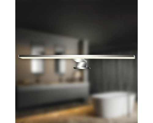 Badezimmer mit einem modernen LED-Spiegelstrahler