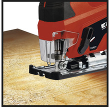 Scie sauteuse Einhell coupant du bois