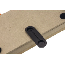 Holzplatte mit Halterung zur Befestigung